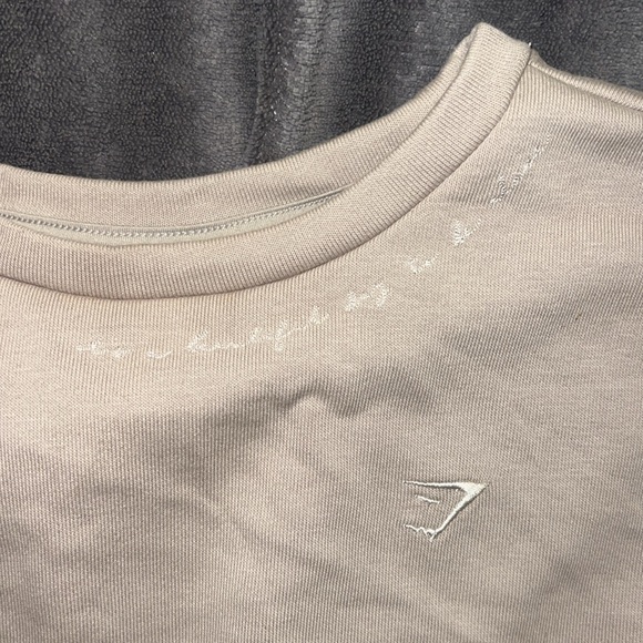 Cropped gymshark pull over with fitted bottom - Picture 2 of 3